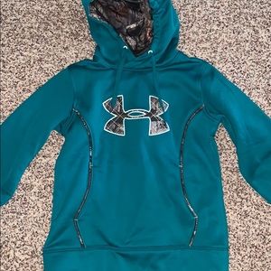 Under armor pull over